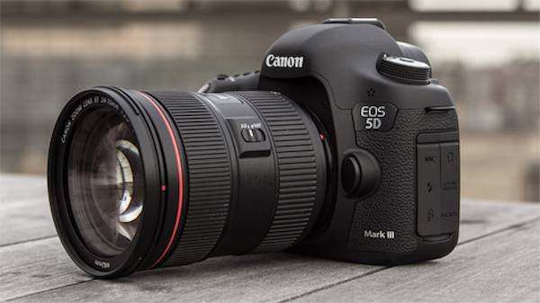máy ảnh canon EOS 5D